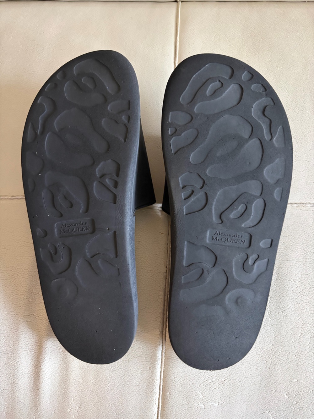 Alexander McQueen Black Slides with Red Graphic Logo - Picture 3 of 5
